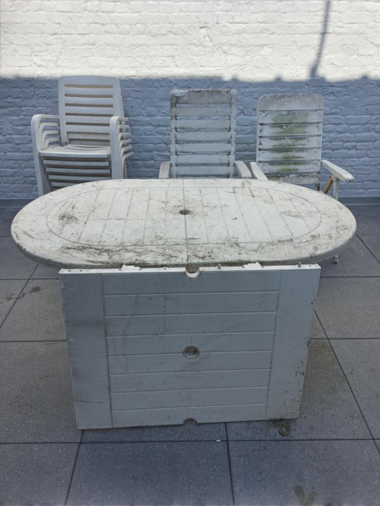 GRAND TANLES ET 8 CHAISES, Enlèvement, Utilisé, Rond, Plastique