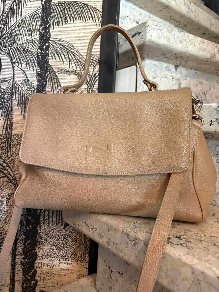 Nathan Baume beige handtas met riem, Handtassen en Accessoires, Tassen | Damestassen, Ophalen of Verzenden, Zo goed als nieuw