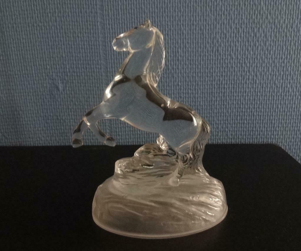 cheval de statue en verre, Enlèvement ou Envoi