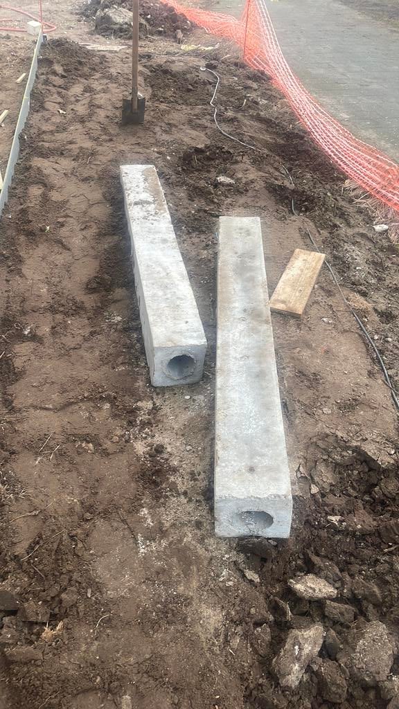 Betonnen balk, lintel, Ophalen, Zo goed als nieuw