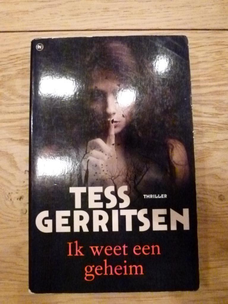 "Ik weet een geheim" Tess Gerritsen, Ophalen of Verzenden, Gelezen, Tess Gerritsen