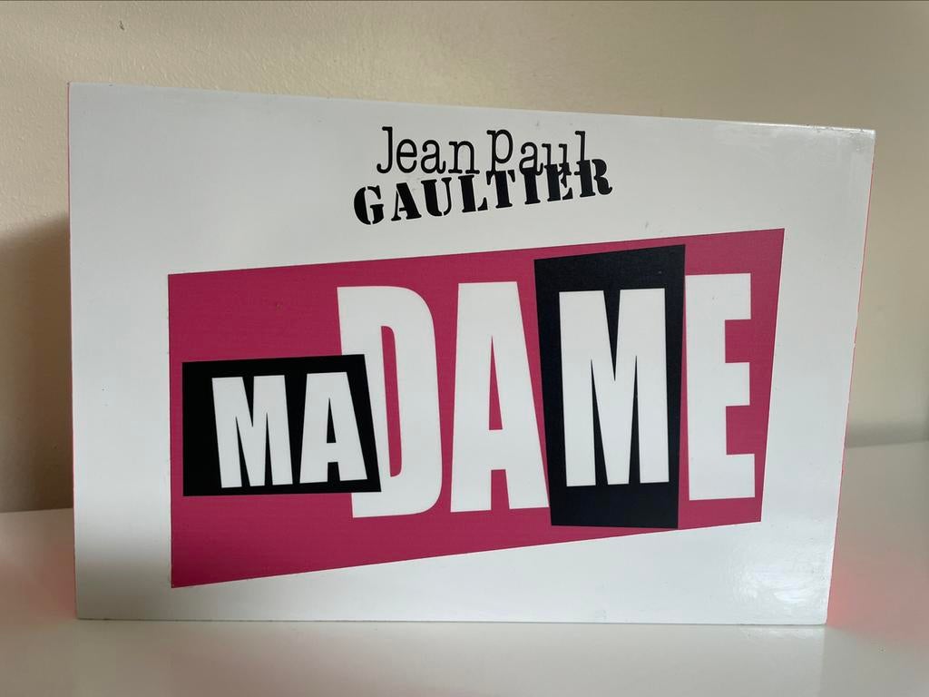 Rare présentoir PLV Jean-Paul Gaultier bloc en bois Madame, Enlèvement ou Envoi, Utilisé, Accessoires