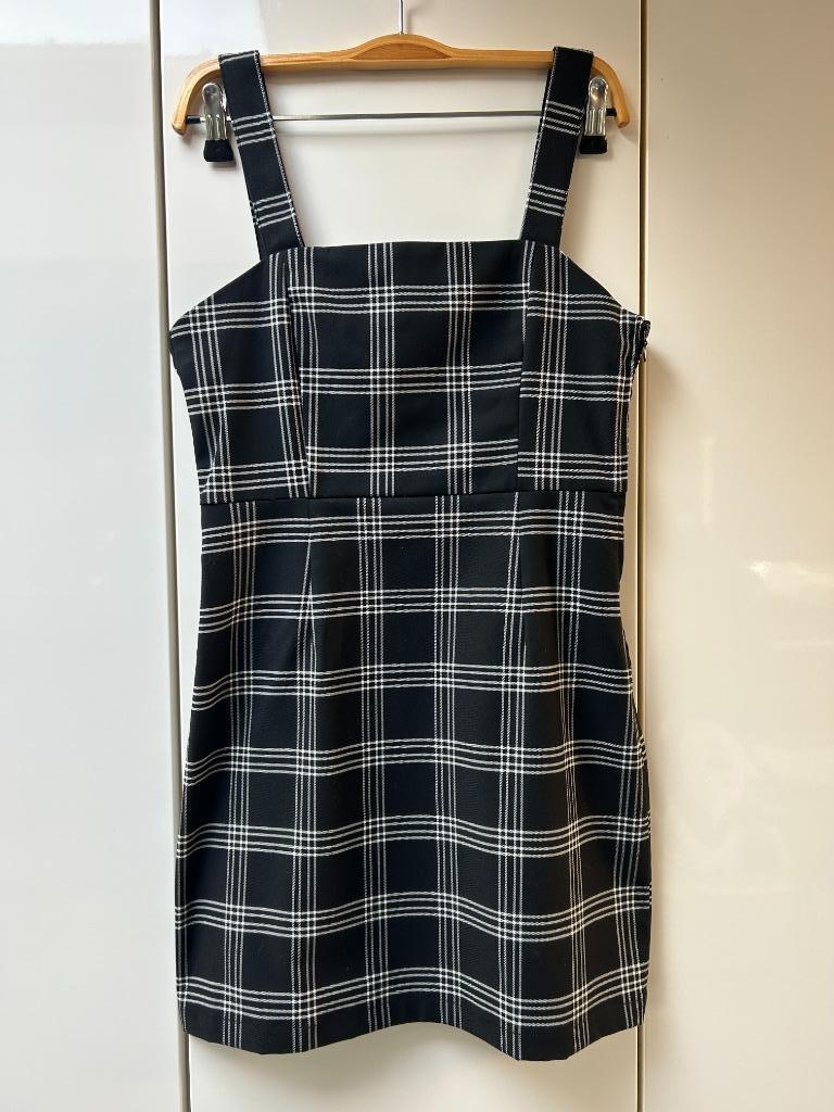 H&M Divided zwarte geruite jurk - maat 36, Kleding | Dames, H&M, Zwart, Ophalen of Verzenden, Zo goed als nieuw