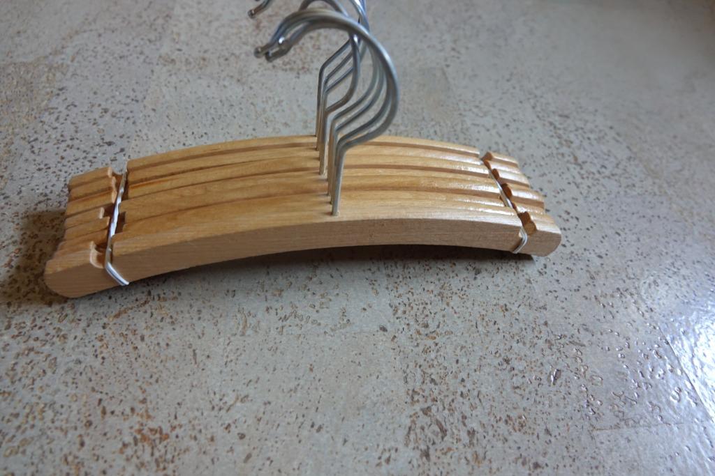 10 houten baby kleerhangers kinder kapstokken, Ophalen of Verzenden, Zo goed als nieuw, Kapstokje