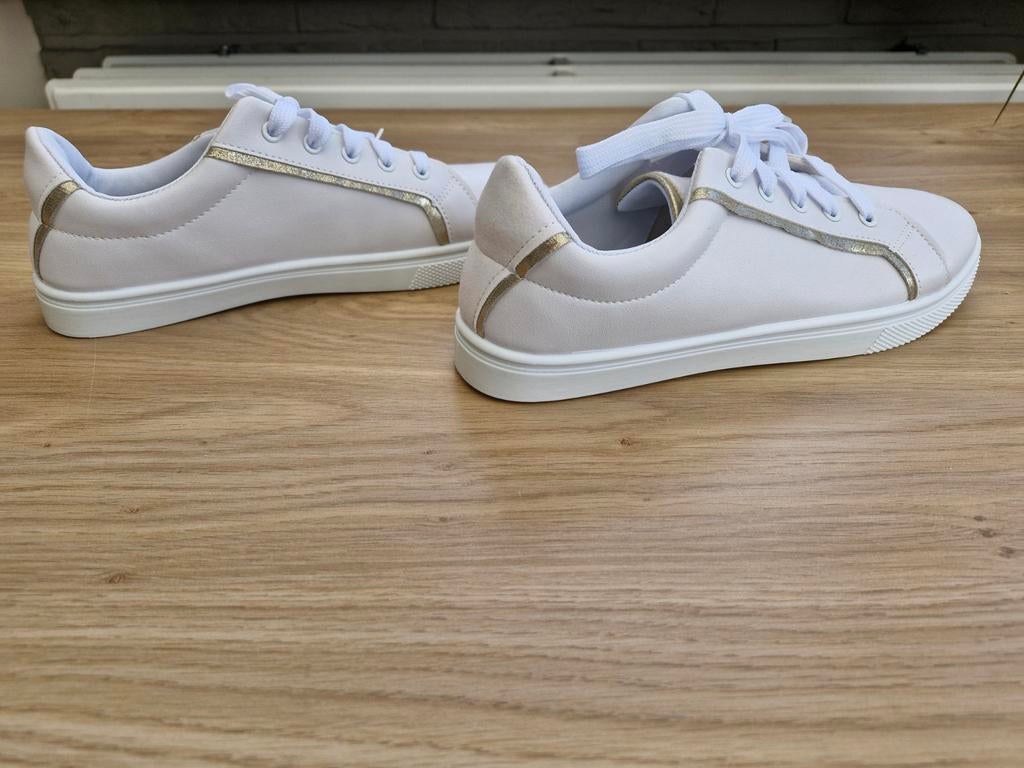 Nieuwe Witte dames sneakers maat 40, Kleding | Dames, Schoenen, Nieuw, Sneakers, Wit, Ophalen of Verzenden