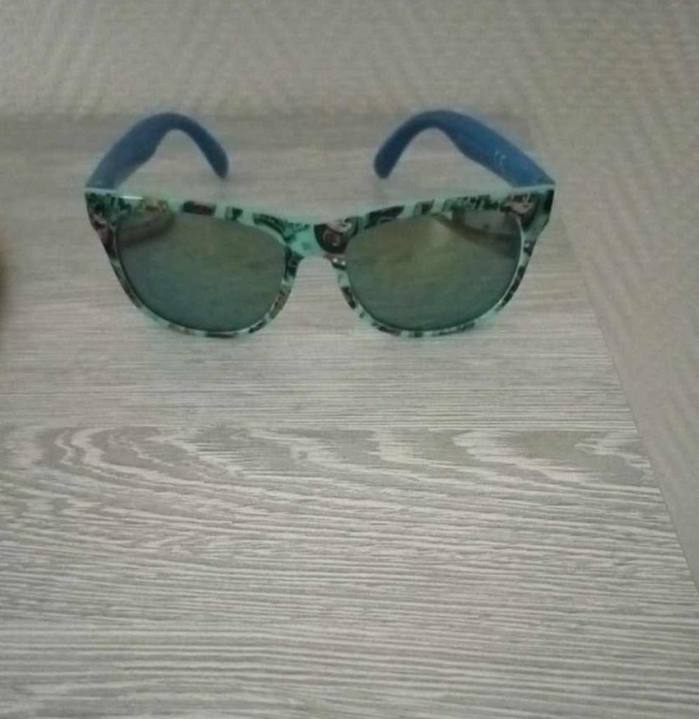 Lunette de soleil pour enfant., Enlèvement ou Envoi, Comme neuf