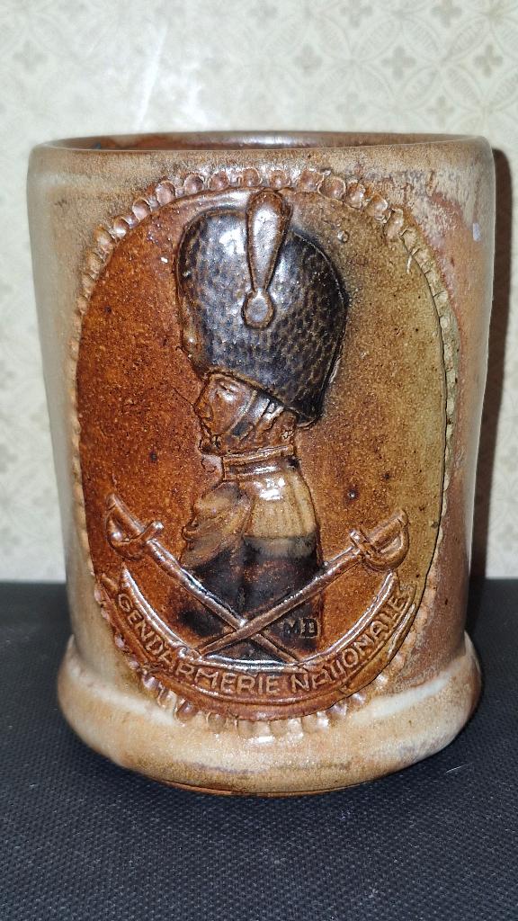 Gendarmerie Nationale - Grande tasse en grès signée Guérin -, Enlèvement ou Envoi, Gendarmerie, Objet d'art