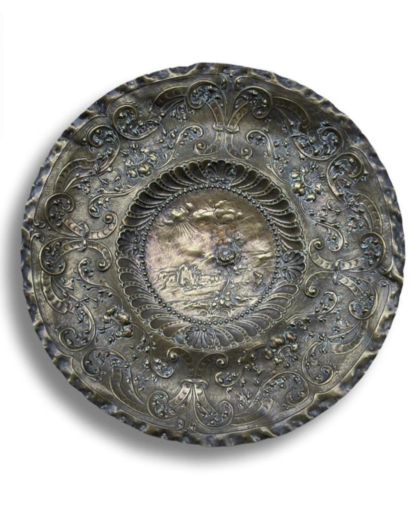 Plat en Cuivre Repoussé du 19ème Siècle, Antiquités & Art, Enlèvement ou Envoi, Cuivre