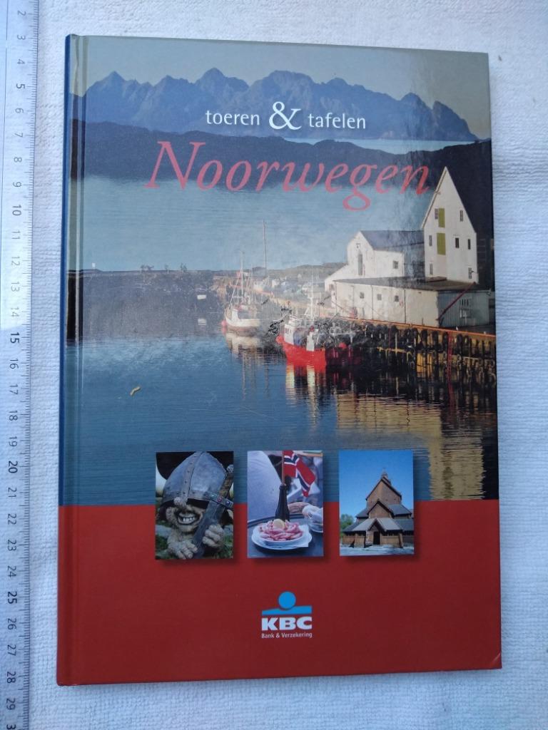 Noorwegen toeren tafelen recepten Scandinavië fjorden, Boeken, Ophalen of Verzenden, Zo goed als nieuw