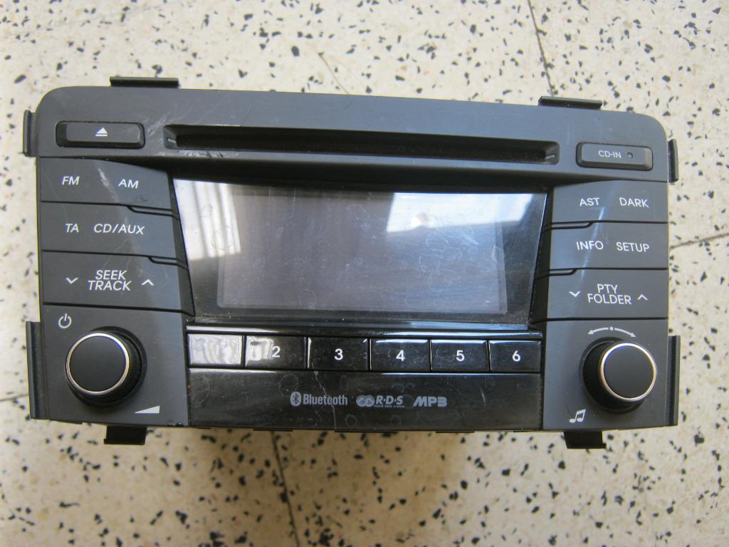 RADIO CD HYUNDAI   I 40  GOEDE STAAT, TV, Hi-fi & Vidéo, Enlèvement ou Envoi, Comme neuf, Radio, Avec lecteur de CD