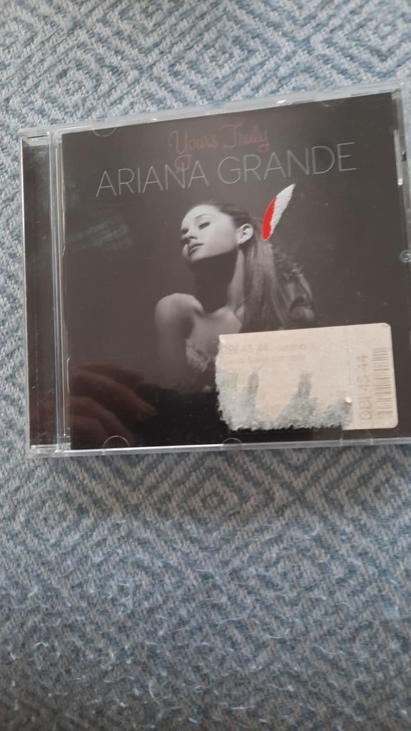 ARIANA GRANDE Yours truly (cd), Ophalen of Verzenden, Zo goed als nieuw