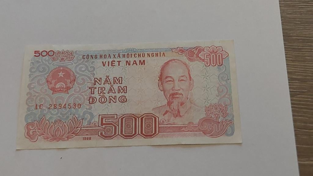 De afbeelding toont een 500 Vietnamese Dong bankbiljet uit 1, Ophalen of Verzenden