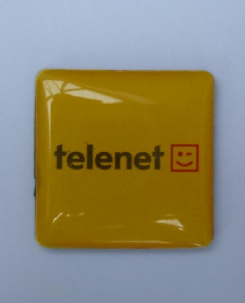 Aimant Telenet 2,2 cm x 2,2 cm, bon état, Enlèvement ou Envoi, Comme neuf, Ustensile