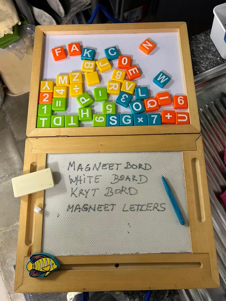 Koffertje met magneetbord whiteboard en krijtbord, Ophalen, Gebruikt
