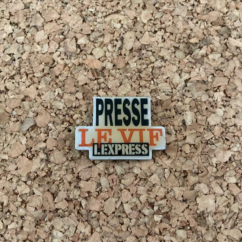 PIN - PRESSE LE VIF - L'EXPRESS, Envoi, Utilisé, Autres sujets/thèmes, Insigne ou Pin's