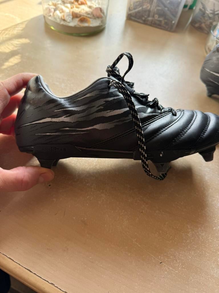 Stut voetbalschoenen, Sport en Fitness, Voetbal, Ophalen of Verzenden, Zo goed als nieuw, Schoenen