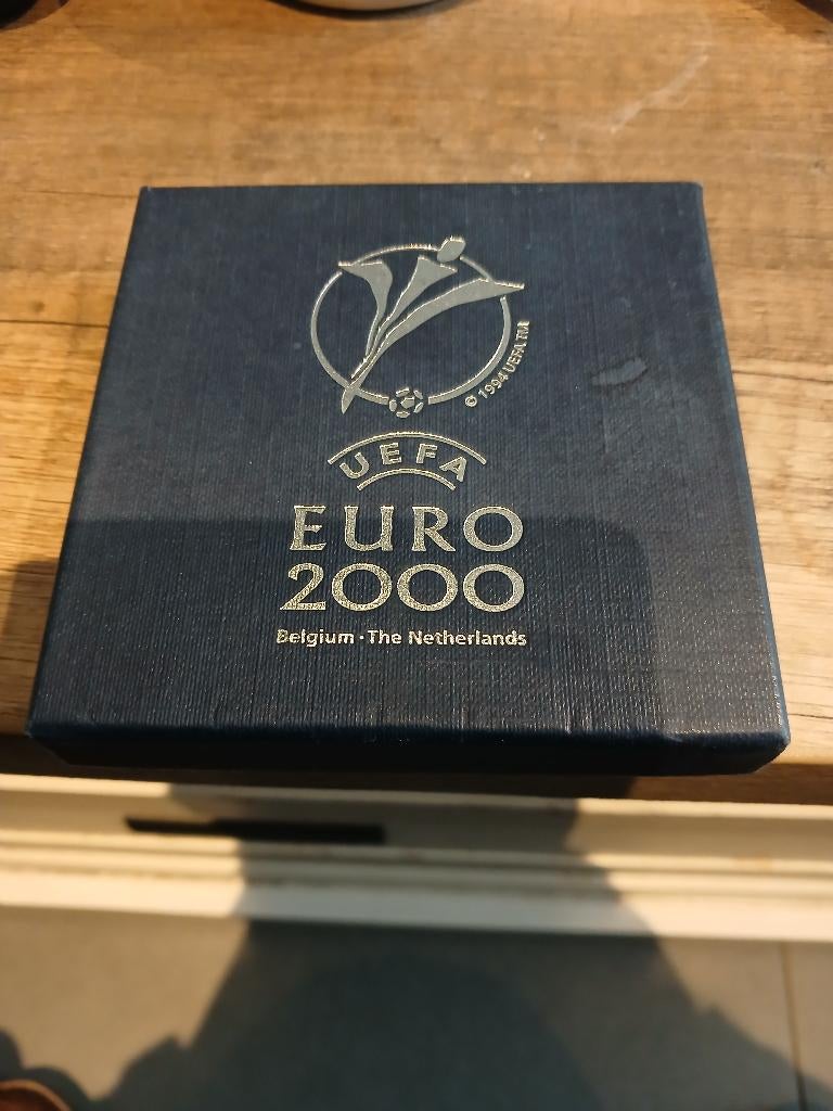 Eufa euro 2000 rond dik glas, Enlèvement