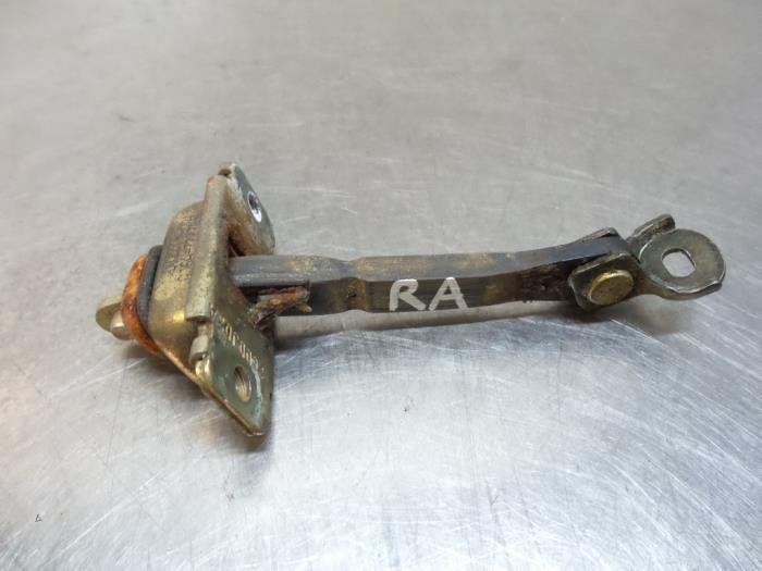 Butée 4portes arrière droite d'un Mazda 6 (6 02-), -, 3 mois de garantie, Mazda, Utilisé