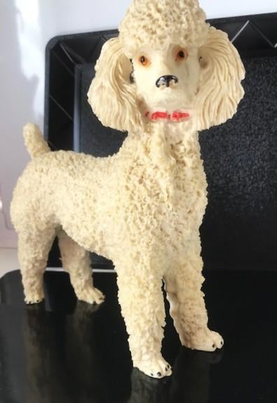 Statue de chien caniche en pierre H 21 cm 😍💑🤗, Mammifère, Statue, Enlèvement ou Envoi, Pierre ou céramique