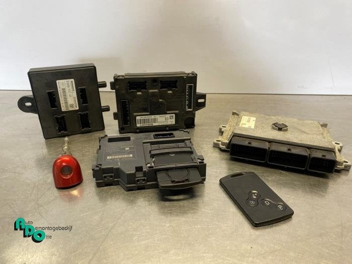 Serrure de contact + ordinateur d'un Renault Clio (Clio 4 12, Renault, -, 3 mois de garantie, Utilisé