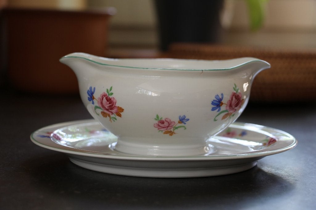 Saucière ancienne en faïence - Décor roses et bleuets, Enlèvement