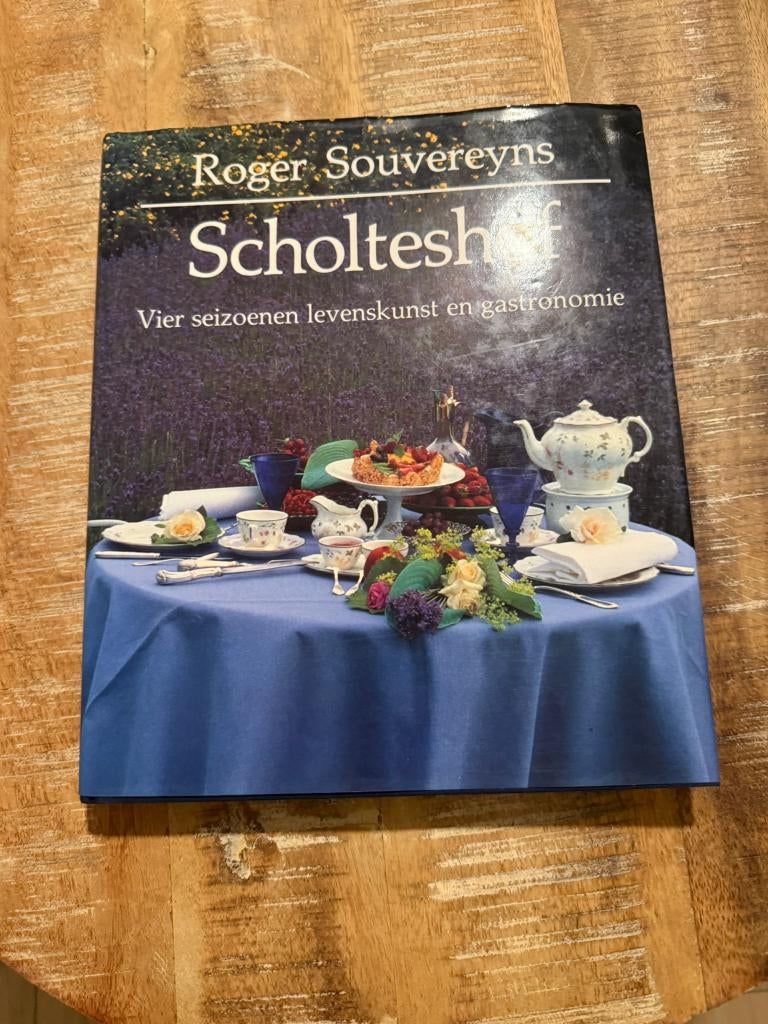 Scholteshof, vier seizoenen levenskunst en gastr- Souvereyns, Boeken, Kookboeken, Gelezen, Hoofdgerechten, Roger Souvereyns, Ophalen of Verzenden