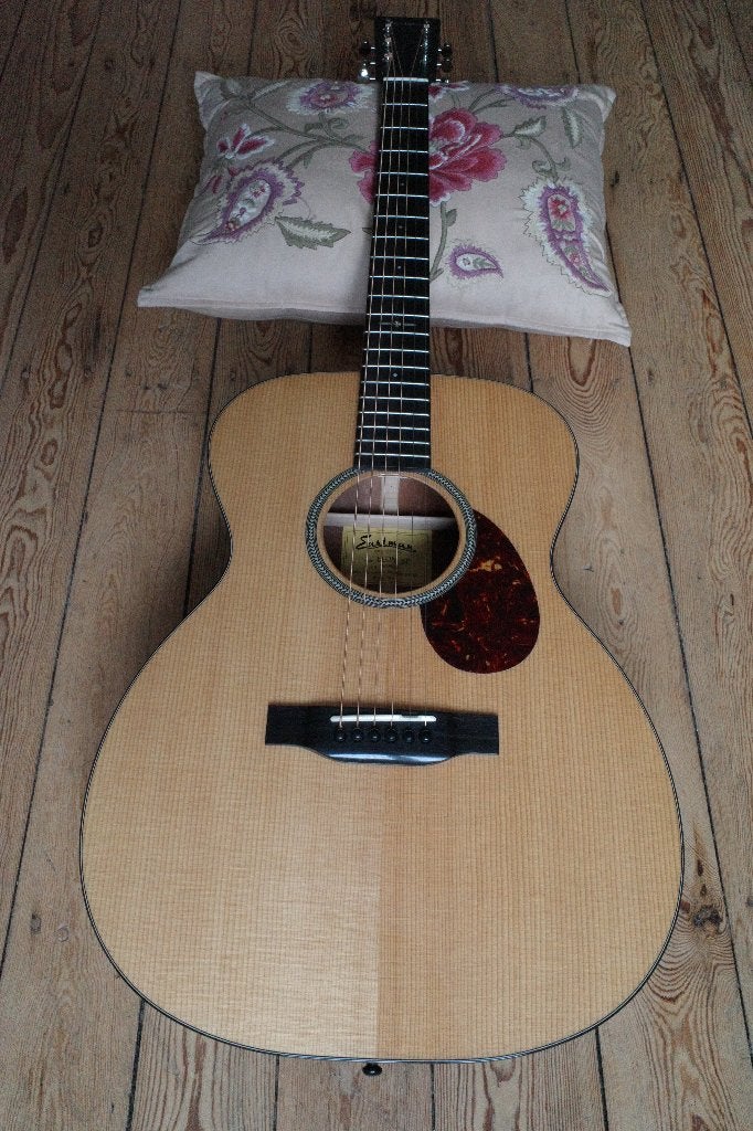 Eastman E10OM-SP Acoustic Guitar, Musique & Instruments, Enlèvement, Comme neuf, Guitare Western ou Guitare Folk