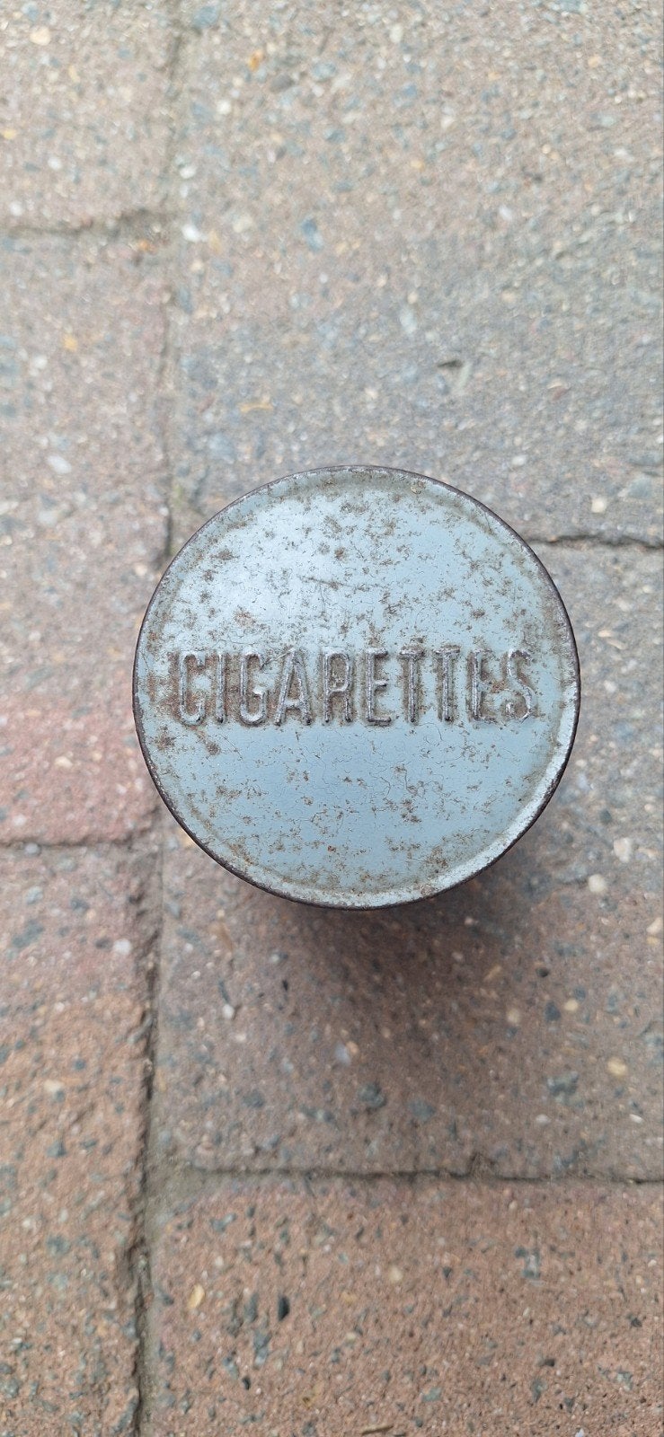 Boîte à cigarettes anglaise, Enlèvement