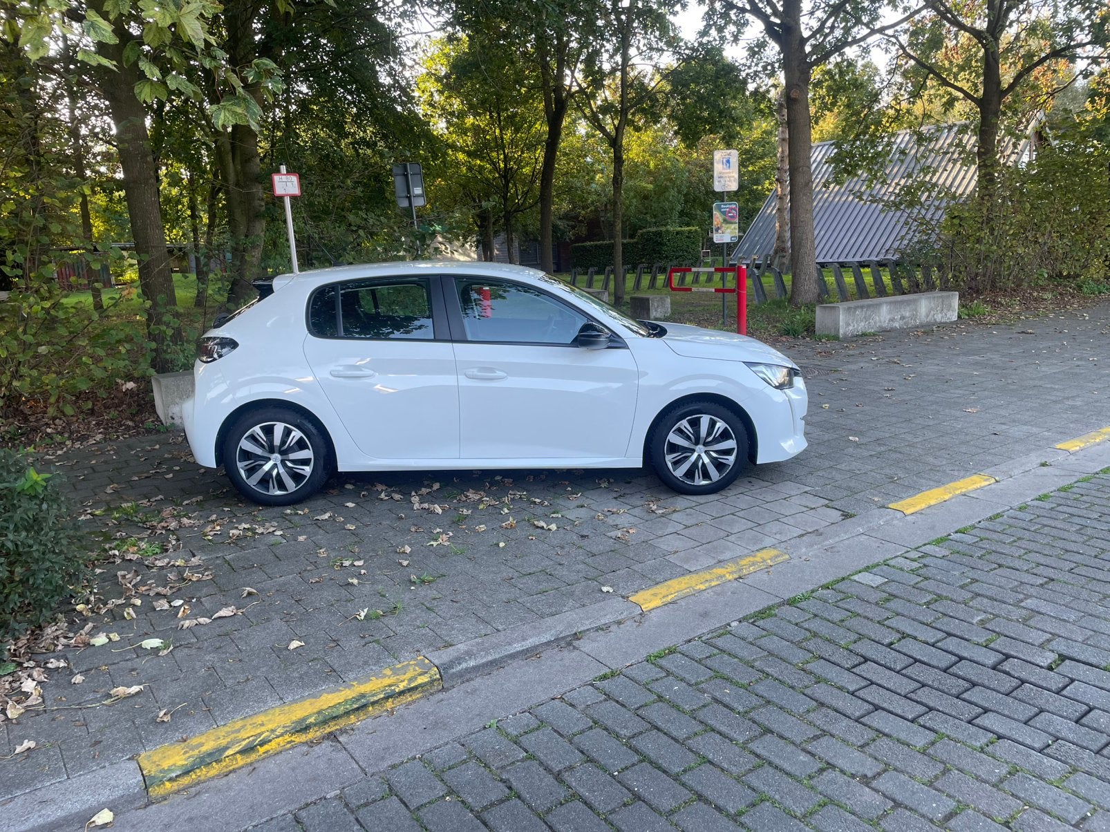 Peugeot 208 met tal van opties, Auto's, Voorwielaandrijving, Dealer onderhouden, Stof, 1199 cc