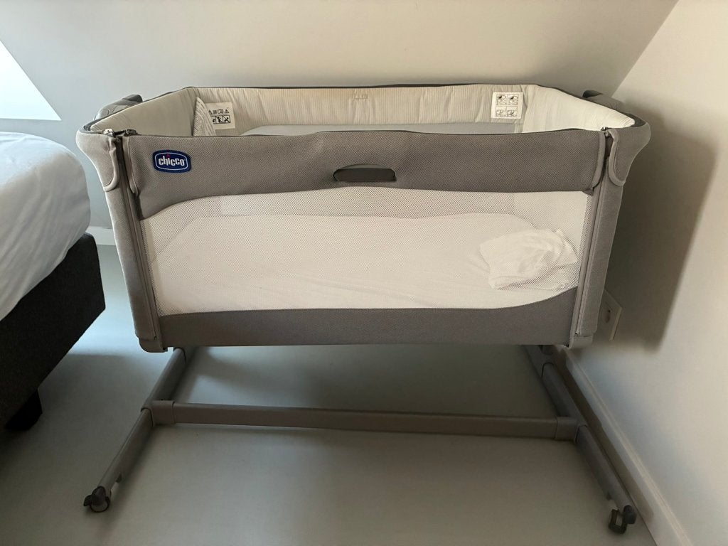 Chicco Next2Me Co-sleeper, Kinderen en Baby's, Babywiegjes en Ledikanten, Ophalen, Zo goed als nieuw, Ledikant