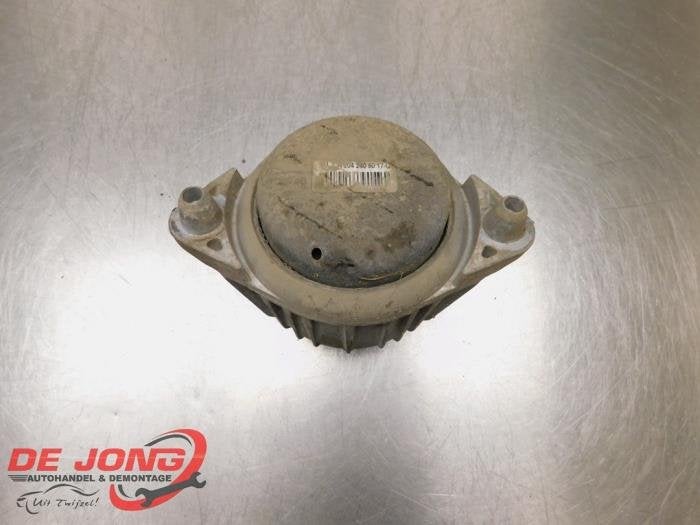 Support moteur d'un Mercedes E-Klasse, Autos : Pièces & Accessoires, 3 mois de garantie, Utilisé, -, -