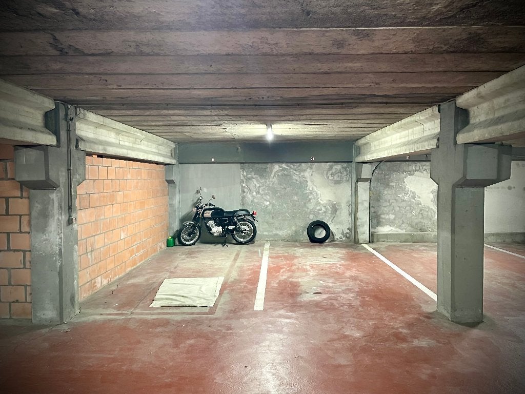 Autostaanplaats te Mortsel te huur, Immo, Garages & Places de parking, Province d'Anvers