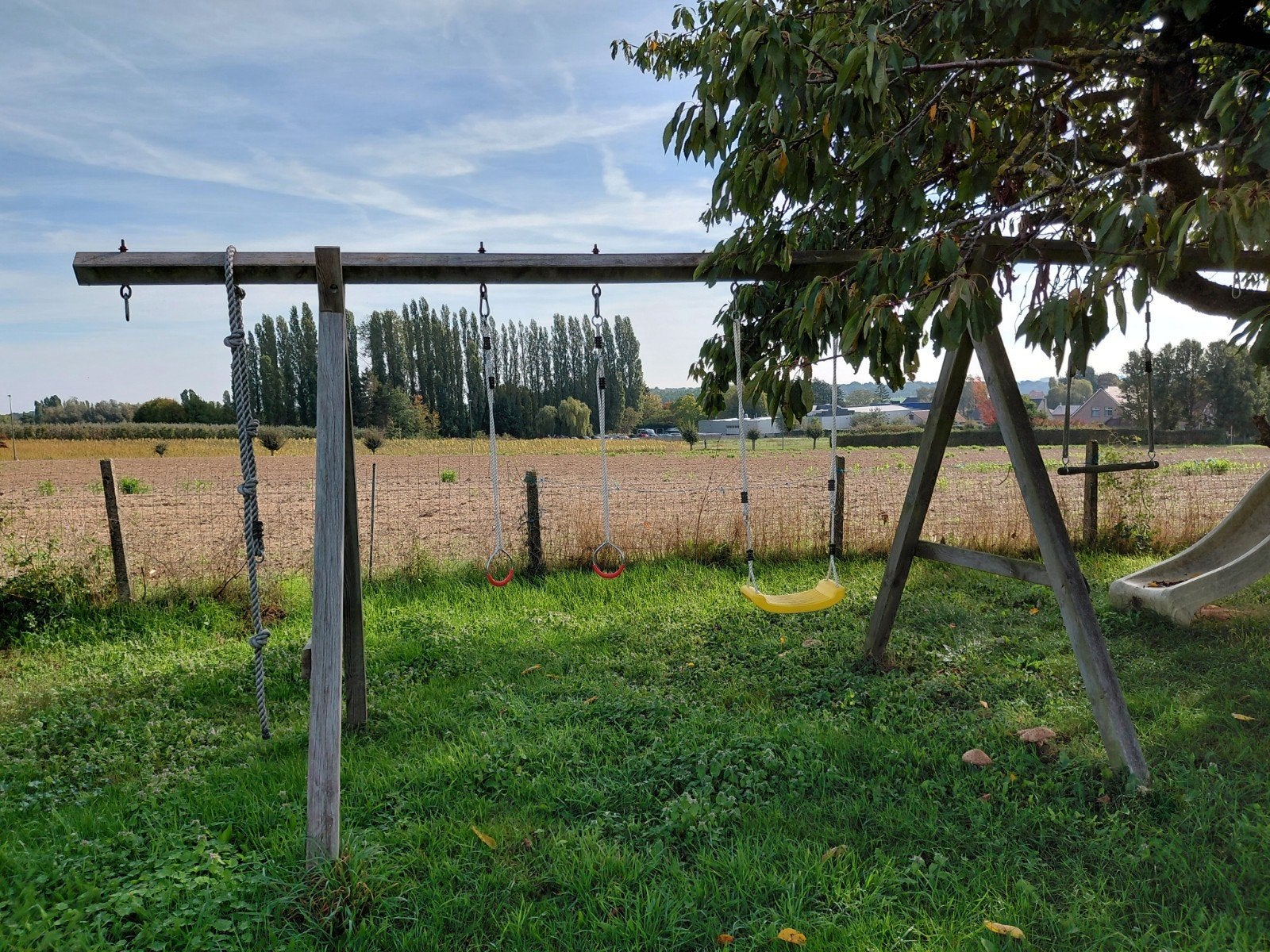 speelhuisje met 2 baren voor schommels, Ophalen