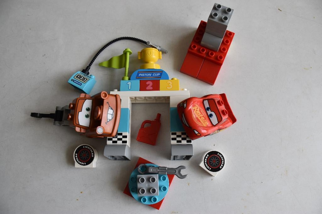 Duplo 10924 Bliksem McQueen's racedag, Kinderen en Baby's, Ophalen, Compleet, Zo goed als nieuw, Complete set