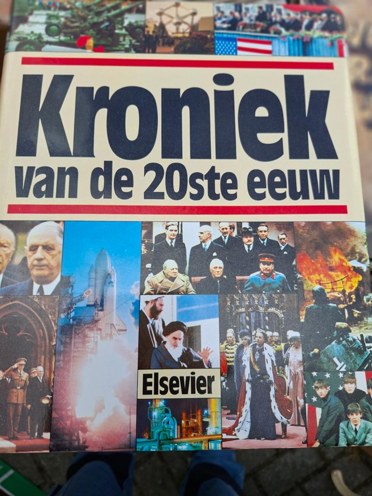 Kroniek van de 20ste eeuw, Boeken, Encyclopedieën, Ophalen
