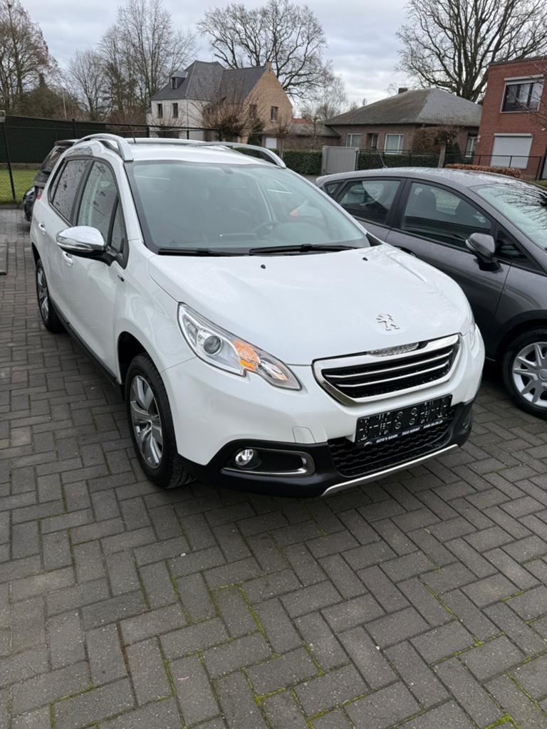 Peugeot 2008 bouwjaar2015 108000km 1.2 benzine Blancogekeurd, Autos, Peugeot, Achat, Entreprise, Boîte manuelle, Noir