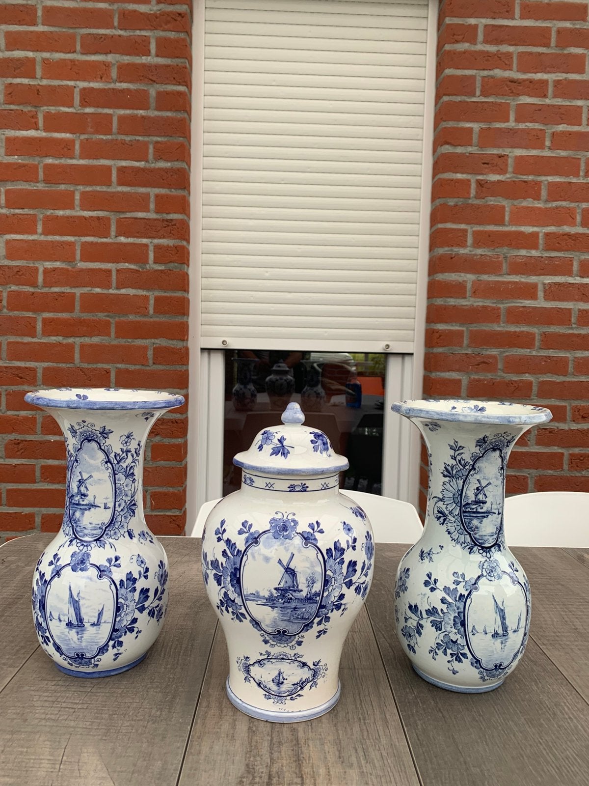 Set Delft, Enlèvement