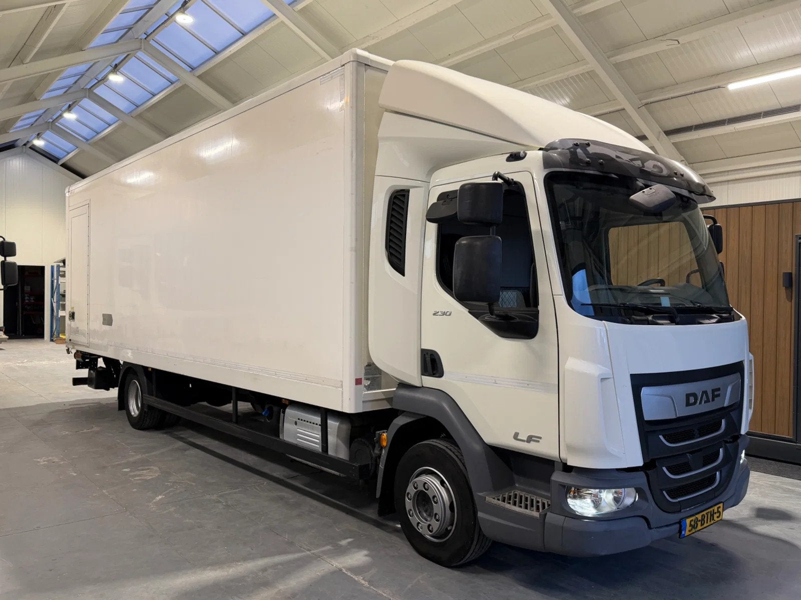 DAF LF LF 230.12 EURO6 2021. (année de construction 2021), Autos, 127 kW, Achat, Euro 6, 2 places