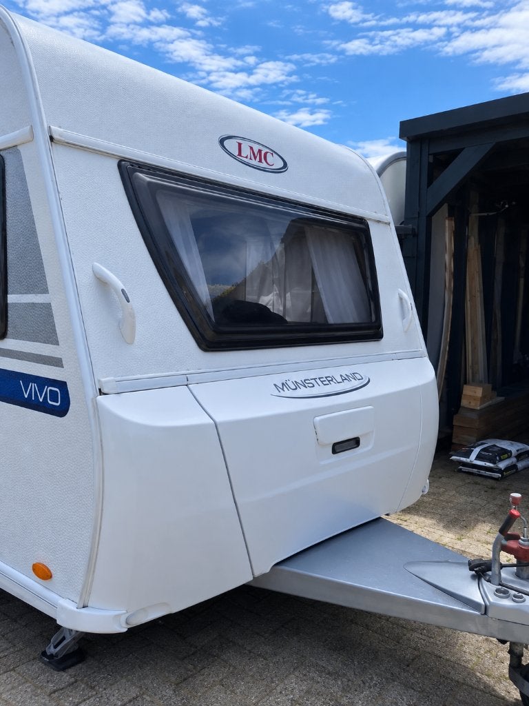 Lmc vivo 500k avec déménageur, Caravanes & Camping, Jusqu'à 6, Particulier, 1250 - 1500 kg, Banquette en rond