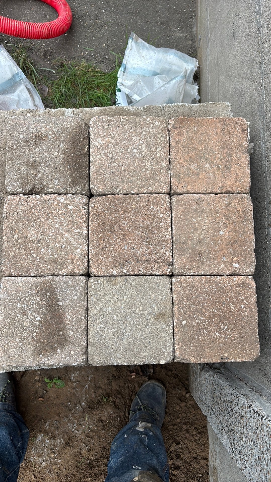 Getrommelde betonklinkers te geef +/- 3,3m2, Ophalen, Zo goed als nieuw