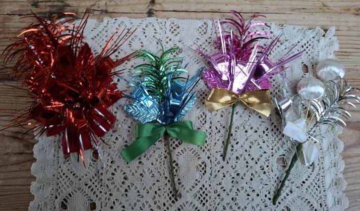 4 Vintage kerststekers,  folie, KERST, Diversen, Kerst, Gebruikt, -, -, Ophalen of Verzenden