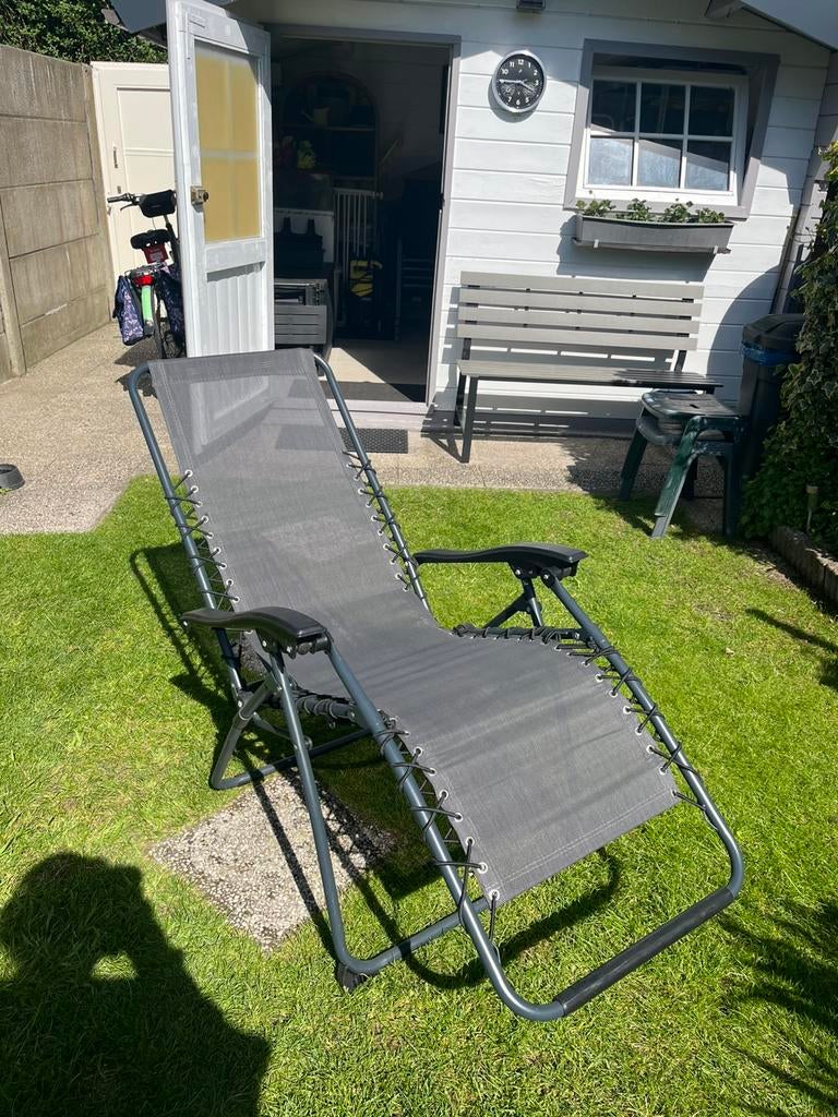 Opvouwbare ligstoel, Tuin en Terras, Ophalen, Zo goed als nieuw