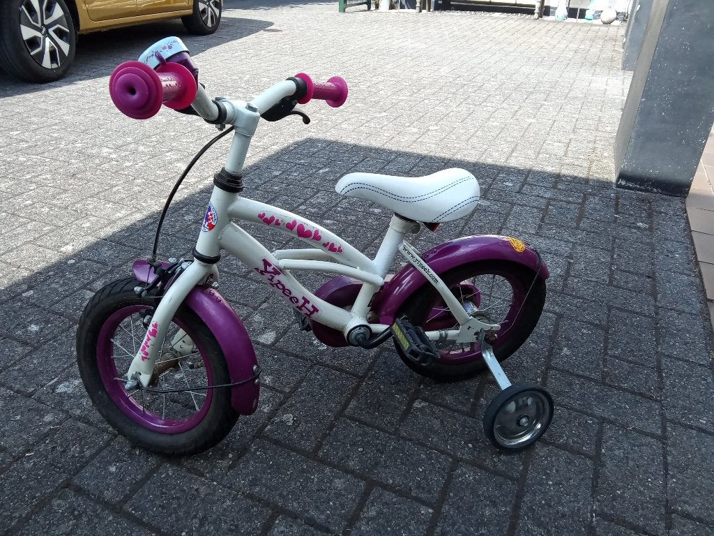 Kinderfietsje 12 inch  (meisjes)  met zijwieltjes izgst., Fietsen en Brommers, Ophalen, Terugtraprem, Zijwieltjes, Minder dan 16 inch