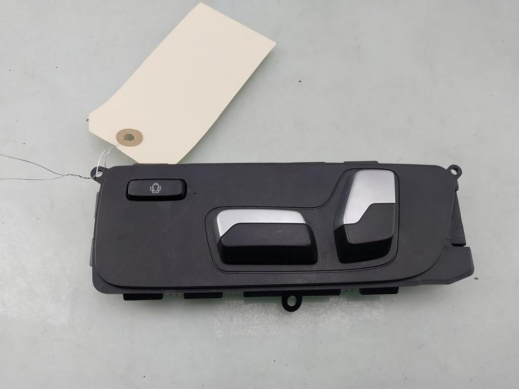 STOELVERSTELLING SCHAKELAAR BMW X5 (G05) (01-2018/03-2023), Gebruikt, BMW, Petuelring 130
80809  München, DE, Bayerische Motoren Werke AG