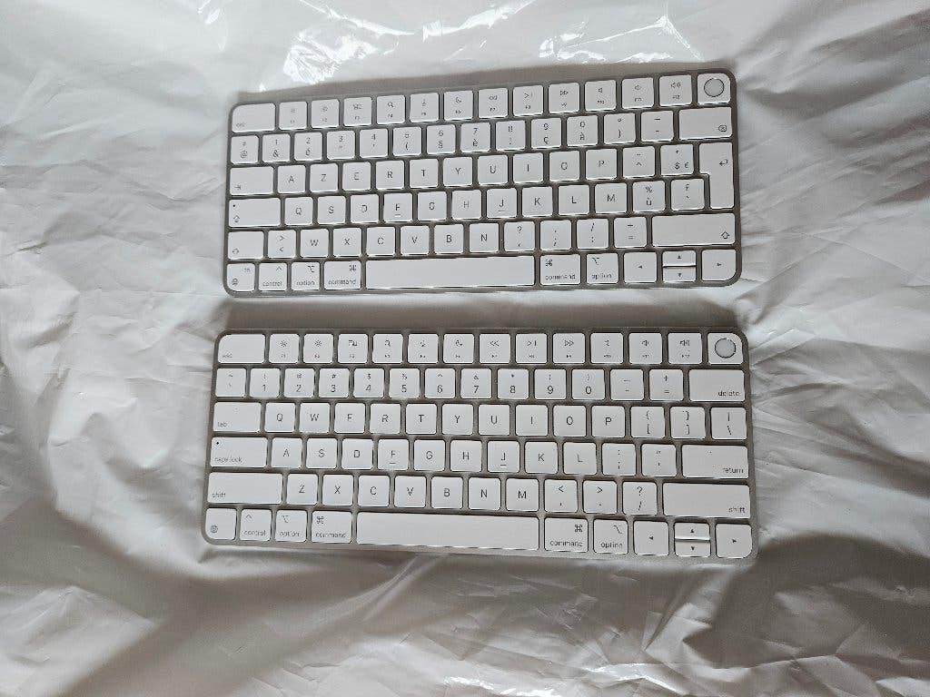 Clavier magique Apple - Touch ID - AZERTY ou QWERTY, Enlèvement ou Envoi, Azerty, Comme neuf, Ensemble clavier et souris