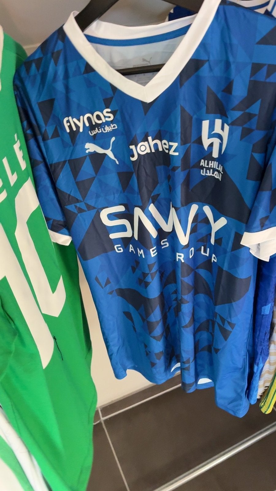 Al hilal voetbalshirt NIEUW, Verzamelen, Sportartikelen en Voetbal, Ophalen of Verzenden, Zo goed als nieuw
