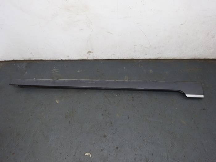 Zijskirt rechts van een Volkswagen Passat (LB7R), Gebruikt, -, Volkswagen, -