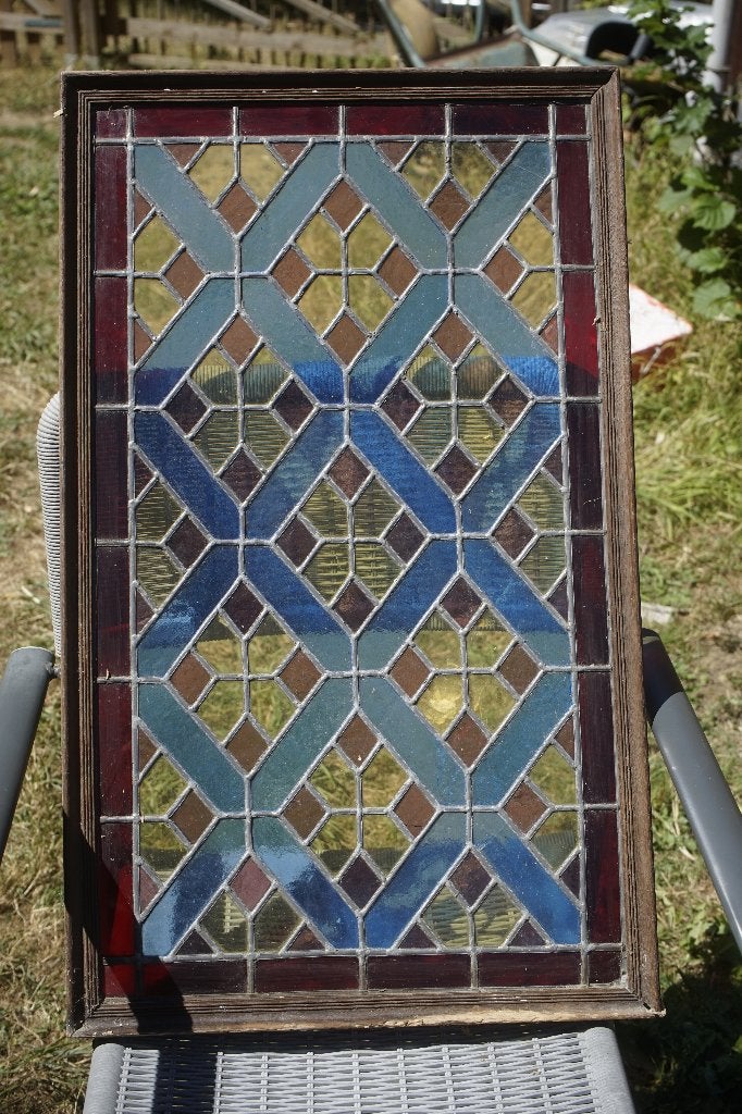 Deux vitraux anciens, Enlèvement
