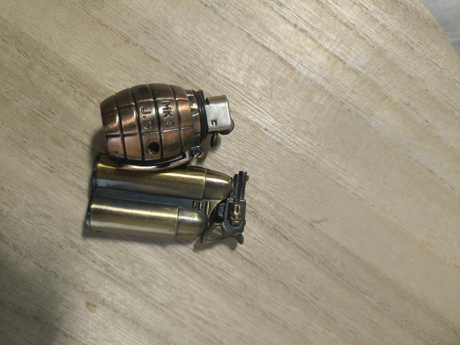 Lot de 3 Briquets Militaires Vintage - Grenade MK2 et pistol, Collections, Enlèvement ou Envoi, Briquet