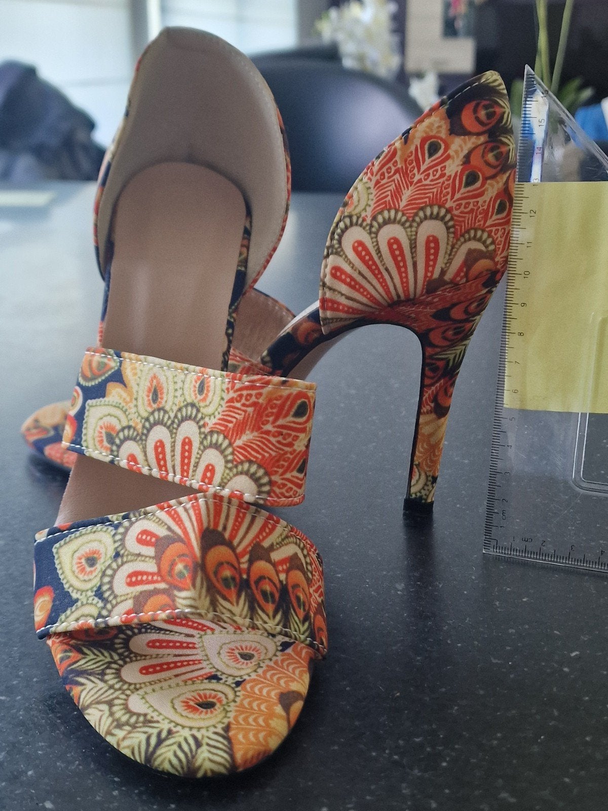 Neuves. Chaussures colorées. Pointure 39. Talon 10 cm., Enlèvement ou Envoi